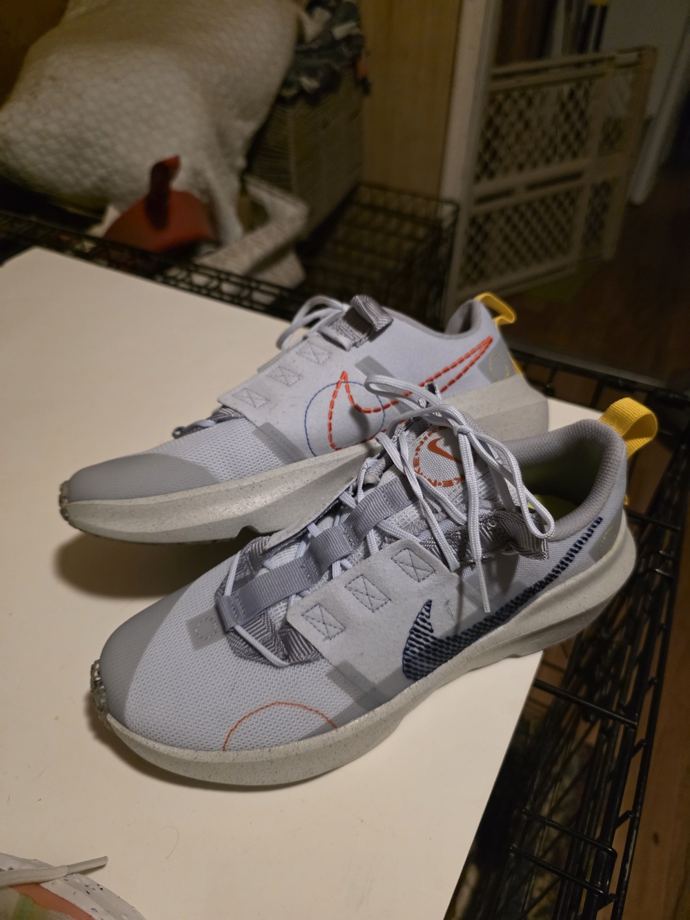 Nike Men’s Light Gray Sneakers with Orange and Navy Accents